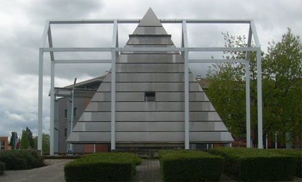 Une pyramide Illuminati en plein milieu de Blagnac